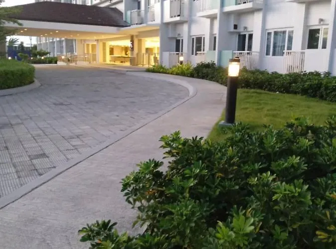 Paranaque Sm-sucat Field Res. Bldg 5, 2/f, 2br With Balcony * Manila